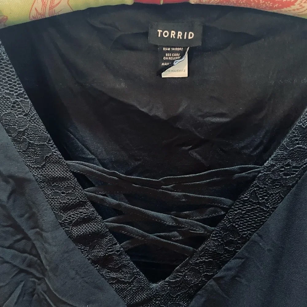 TORRID Black Lace Inset Bell Sleeve Babydoll Sheet Chiffon Top Size 0